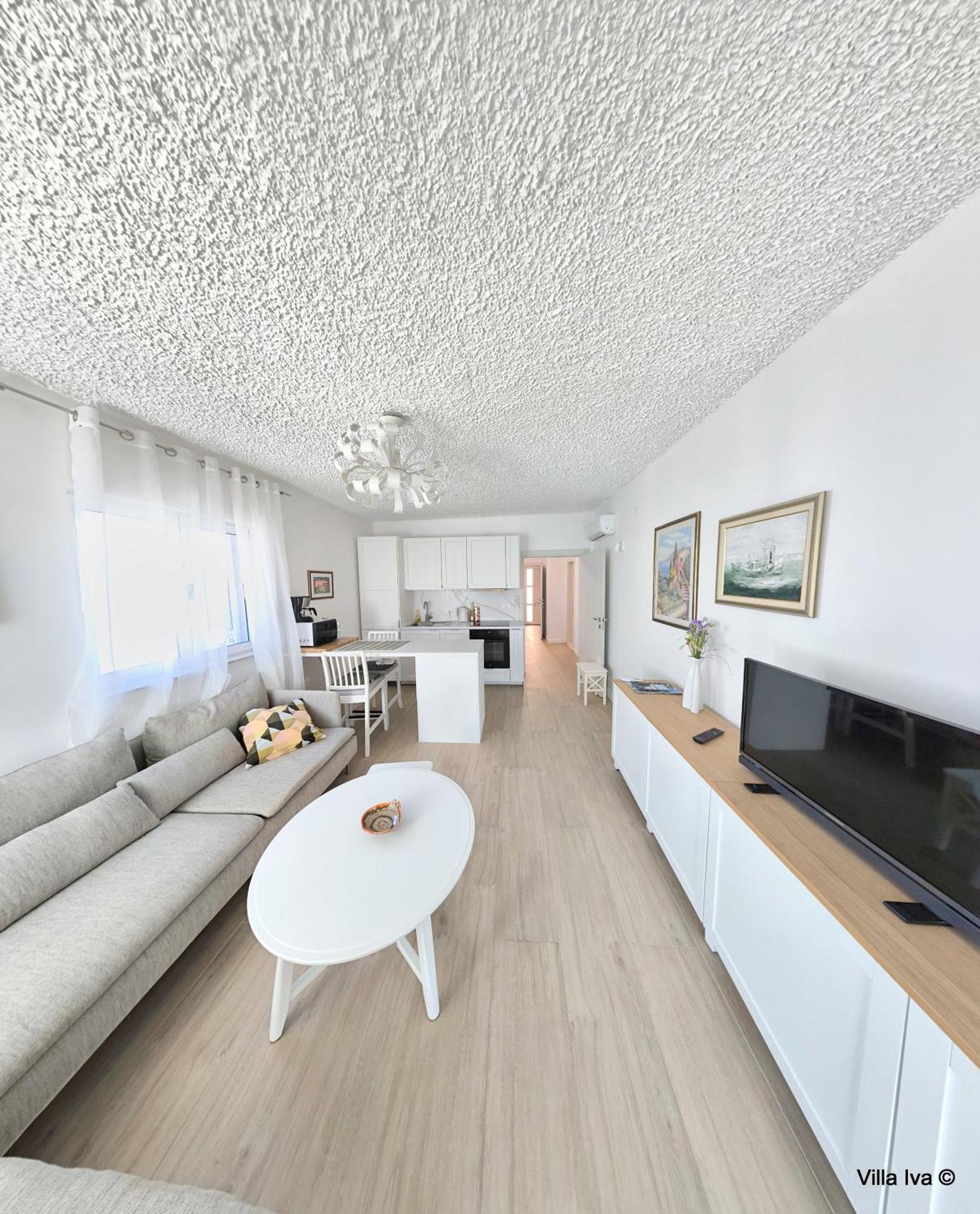 Apartments Iva Omis Exterior photo